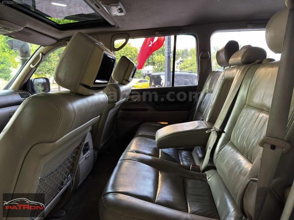 paTRon dan Toyota Land Cruiser V8 VX