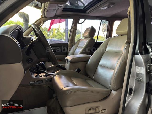 paTRon dan Toyota Land Cruiser V8 VX
