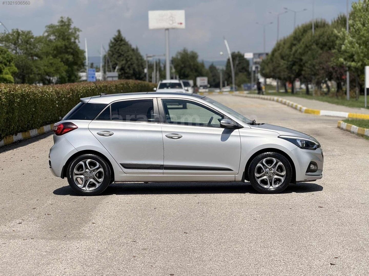 Galeriden Hyundai i20 1.4 MPI Elite Smart 2018 Model Uşak 35.500 km Gri 5