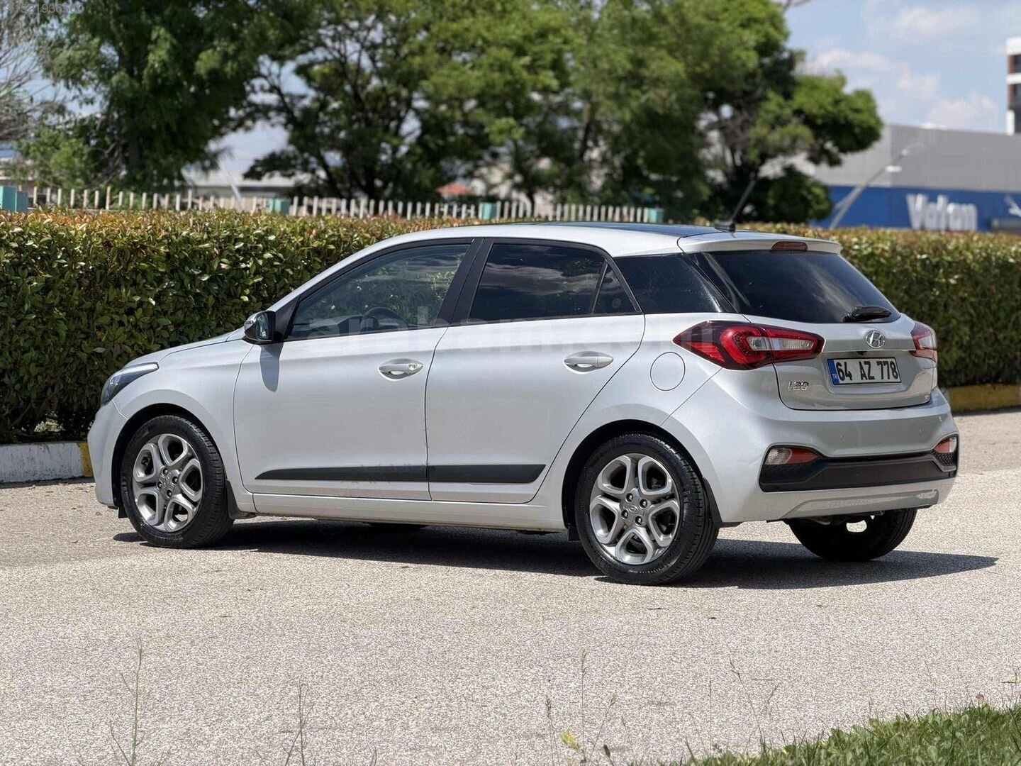 Galeriden Hyundai i20 1.4 MPI Elite Smart 2018 Model Uşak 35.500 km Gri 6