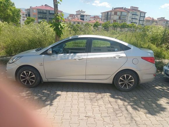 Sahibinden Hyundai Accent Blue 1.6 CRDI Mode 2012 Model