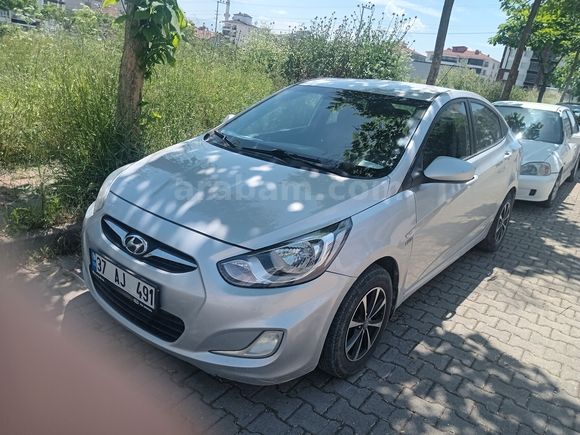 Sahibinden Hyundai Accent Blue 1.6 CRDI Mode 2012 Model