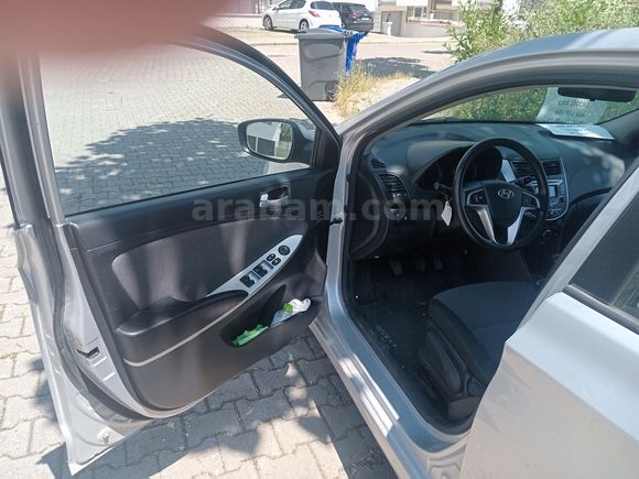 Sahibinden Hyundai Accent Blue 1.6 CRDI Mode 2012 Model