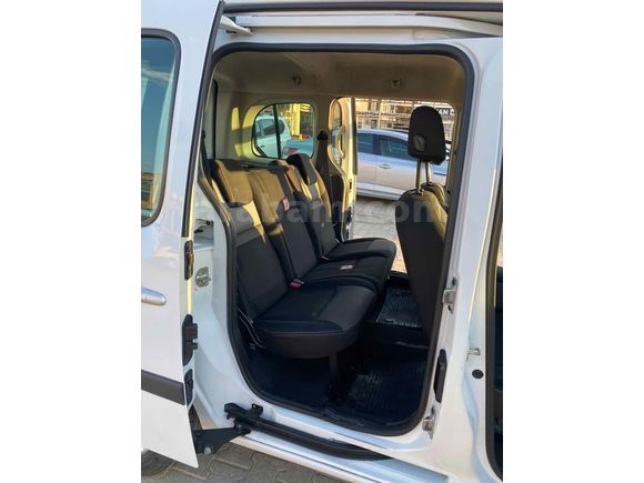 Sahibinden Renault Kangoo Multix 1.5 dCi Touch 2020 Model  230.000 km Beyaz