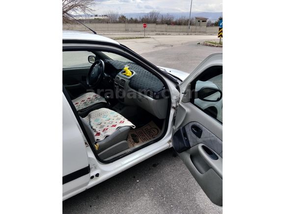 Sahibinden Renault Clio 1.4 Authentique 2003 Model  301.000 km Beyaz