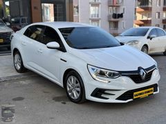 HATASIZ BOYASIZ 2022 MODEL 1.3 TCE BENZİN 140 HP TESLA EKRAN