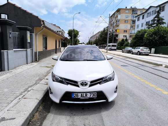 Sahibinden Toyota Auris 1.4 D-4D Active Skypack 2015 Model