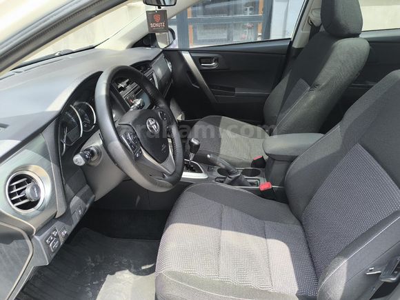 Sahibinden Toyota Auris 1.4 D-4D Active Skypack 2015 Model