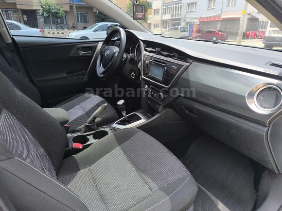 Sahibinden Toyota Auris 1.4 D-4D Active Skypack 2015 Model