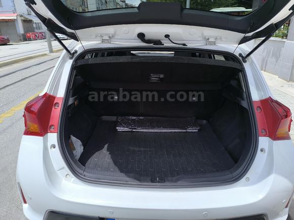 Sahibinden Toyota Auris 1.4 D-4D Active Skypack 2015 Model