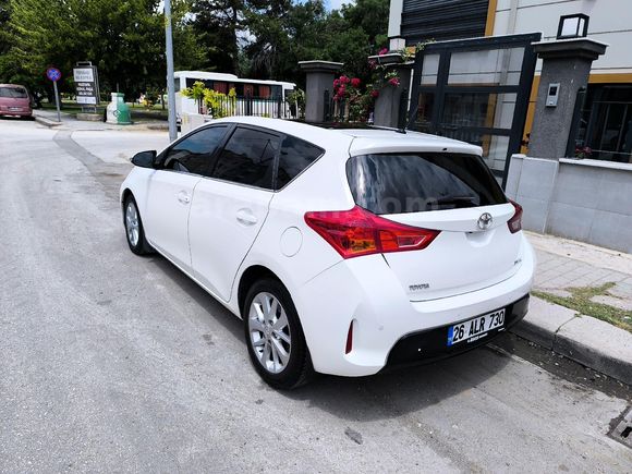 Sahibinden Toyota Auris 1.4 D-4D Active Skypack 2015 Model