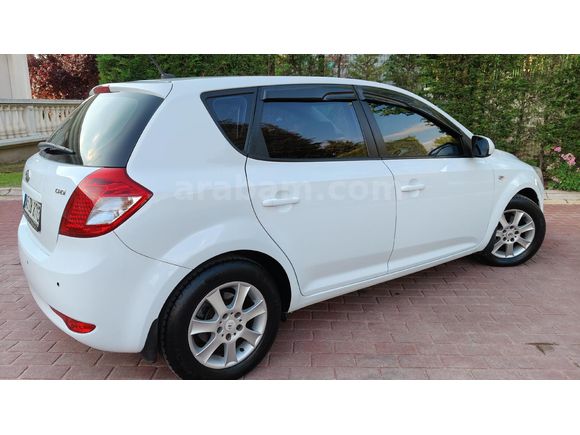 KİA CEED DEĞİŞENSİZ 127.000 KM