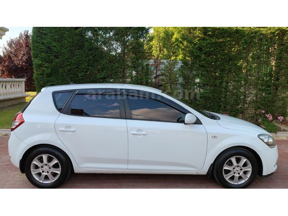 KİA CEED DEĞİŞENSİZ 127.000 KM