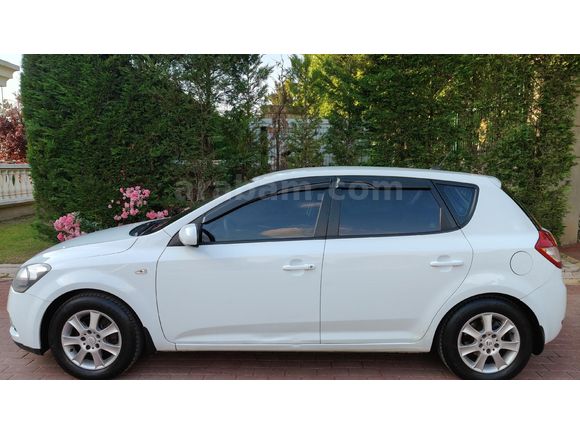 KİA CEED DEĞİŞENSİZ 127.000 KM