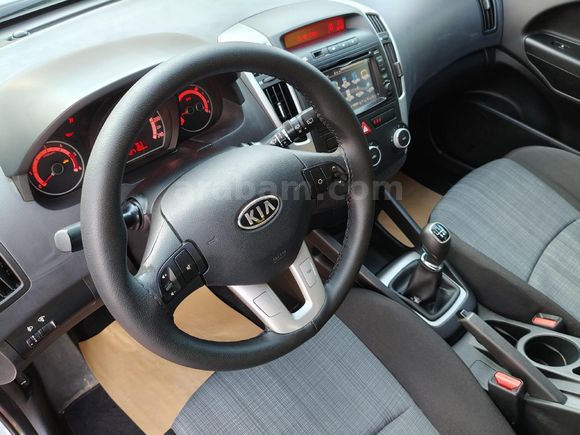 KİA CEED DEĞİŞENSİZ 127.000 KM