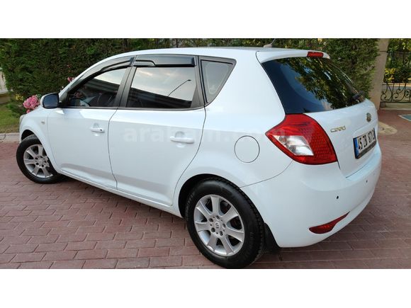 KİA CEED DEĞİŞENSİZ 127.000 KM