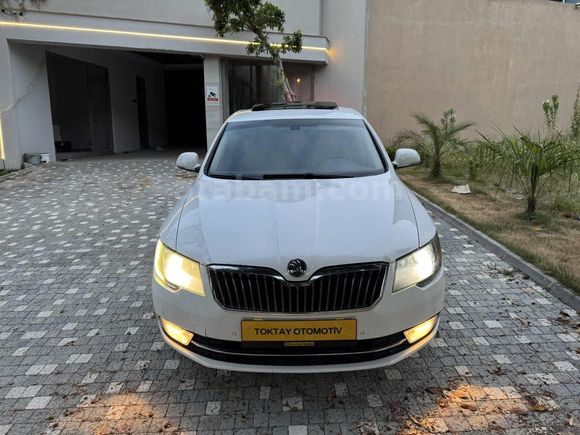 2013 Model Skoda SüperB Sunrooflu