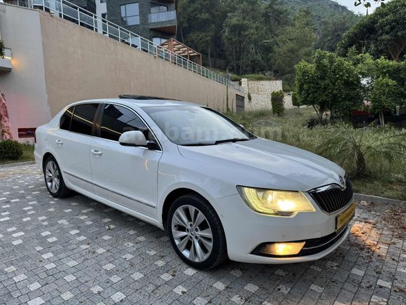 2013 Model Skoda SüperB Sunrooflu