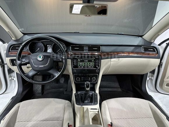 HATASIZ SUPERB 1.6 TDİ ELEGANCE 156.000 KM