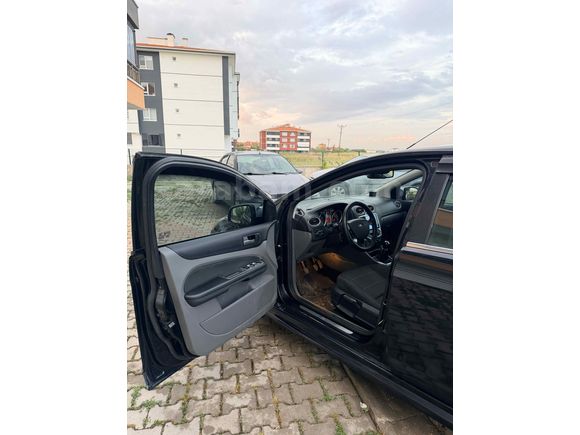 Sahibinden Ford Focus 1.6 Titanium 2010 Model  260.000 km Siyah