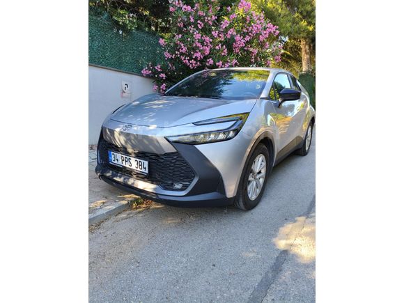 Sahibinden Toyota C-HR 1.8 Hybrid Flame 2026 Model