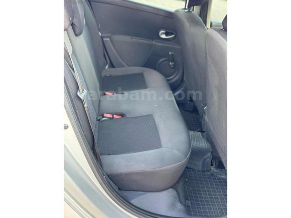 Temiz bakımlı otomatik dizel