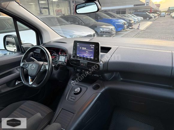 BOYASIZ-2021 Model Opel Combo 1.5D Ultimate Cam Tavan 65.000 KM