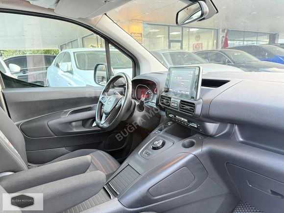 BOYASIZ-2021 Model Opel Combo 1.5D Ultimate Cam Tavan 65.000 KM