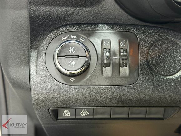 Kutay Muğla'dan Opel Combo Life 1.5 D Ultimate Hatasız,Boyasız