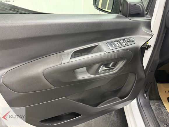 Kutay Muğla'dan Opel Combo Life 1.5 D Ultimate Hatasız,Boyasız