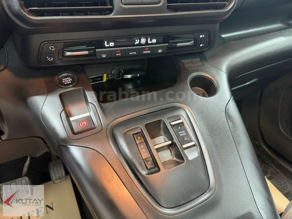 Kutay Muğla'dan Opel Combo Life 1.5 D Ultimate Hatasız,Boyasız