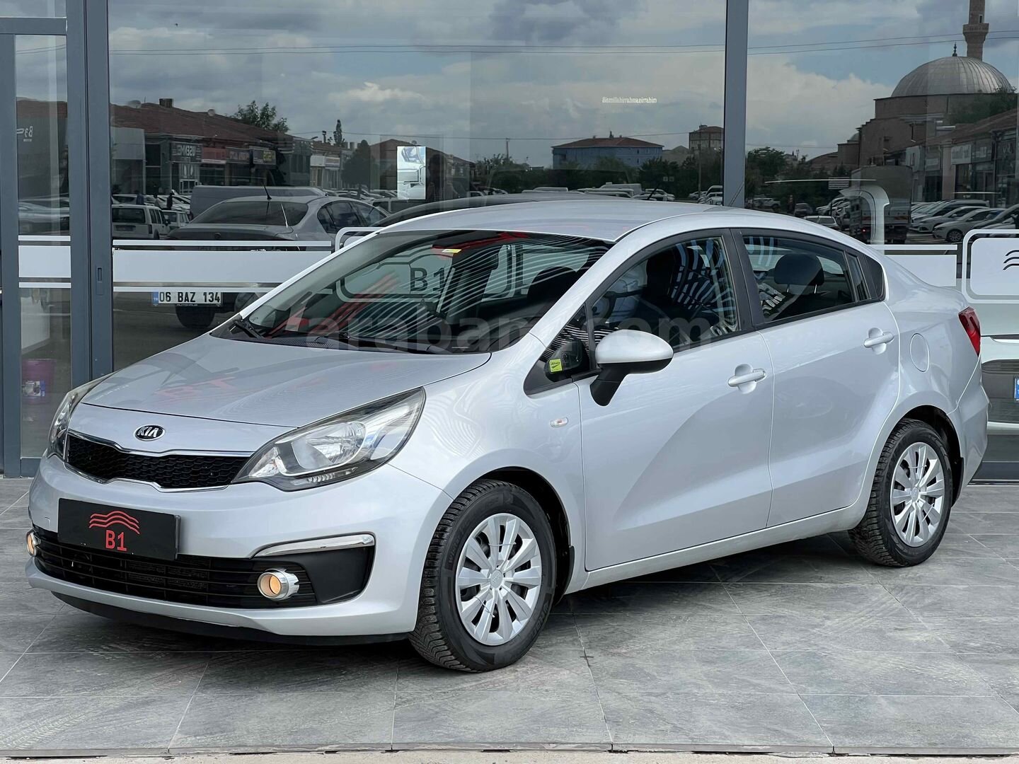 Galeriden Kia Rio 1.4 CVVT Comfort 2017 Model Aksaray 100.000 km Gri (Gümüş) 3