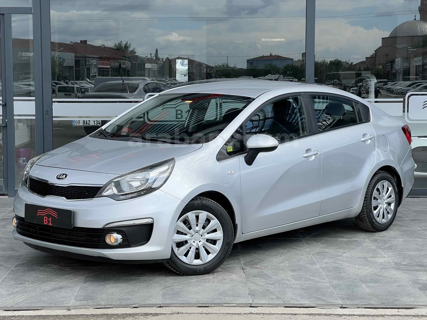 Galeriden Kia Rio 1.4 CVVT Comfort 2017 Model Aksaray 100.000 km Gri (Gümüş) 1