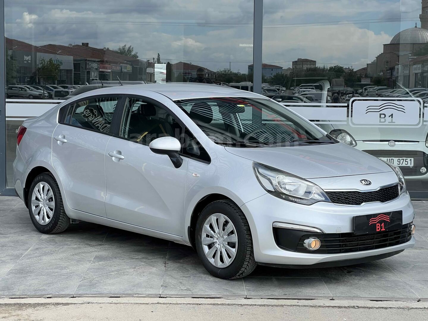 Galeriden Kia Rio 1.4 CVVT Comfort 2017 Model Aksaray 100.000 km Gri (Gümüş) 5