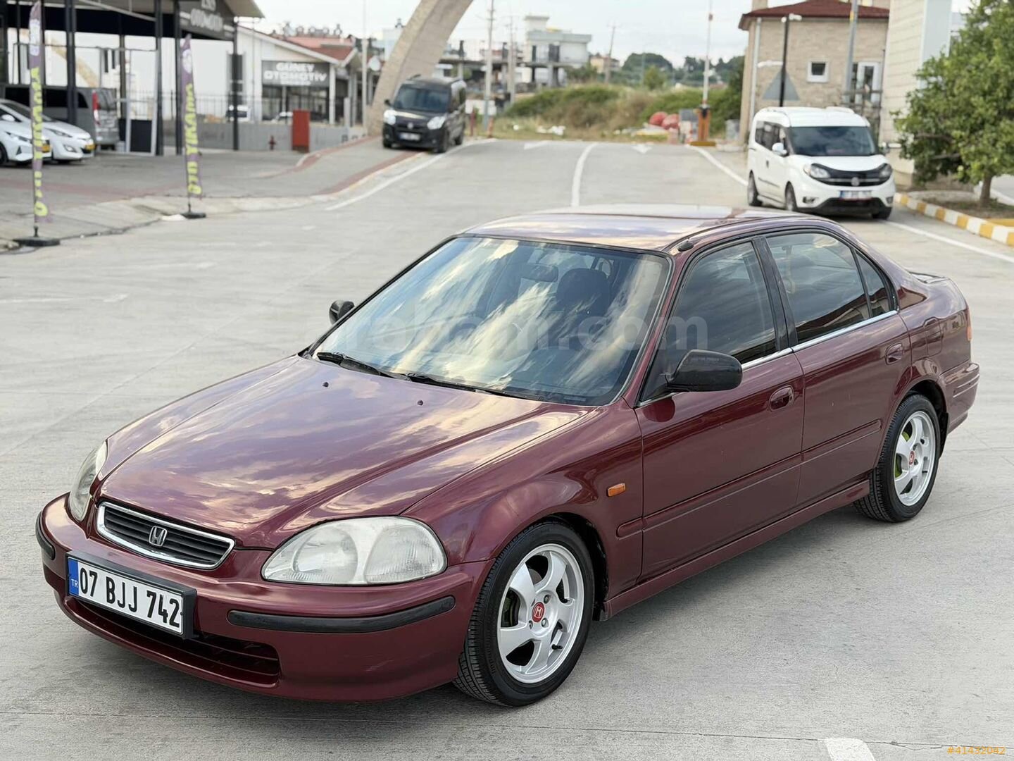 Galeriden Honda Civic 1.4 i S 1998 Model Antalya 350.000 km Bordo 1