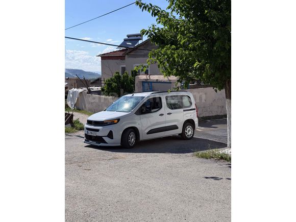 Sahibinden Opel Combo 1.5 CDTI Essential 2025 Model 