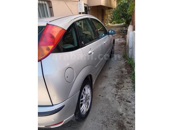 Sahibinden Ford Focus 1.6 Ghia 2004 Model