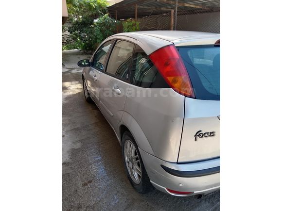 Sahibinden Ford Focus 1.6 Ghia 2004 Model