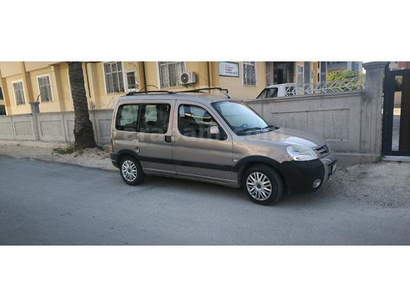 Sahibinden Peugeot Partner 1.6 HDI Adventure 2011 Model  356.000 km Gri (Gümüş)
