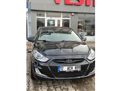 Sahibinden Hyundai Accent Blue 1.4 CVVT Mode Plus 2012 Model  200.000 km Siyah