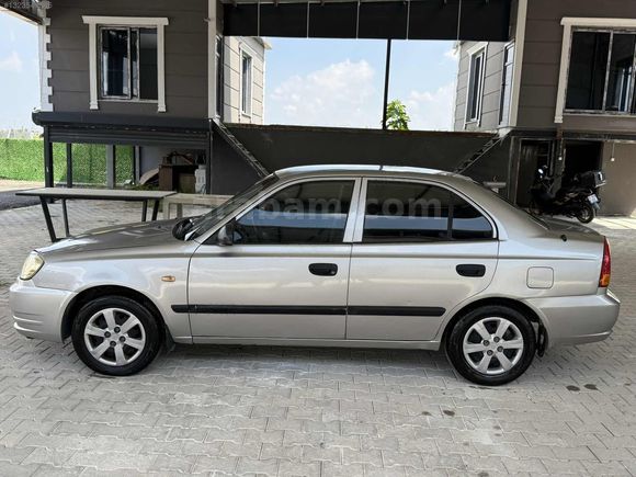 ÇELİK"DEN 2004 MODEL HYUNDAİ ACCENT KLİMA - HİDROLİK - 4 CAM OTO