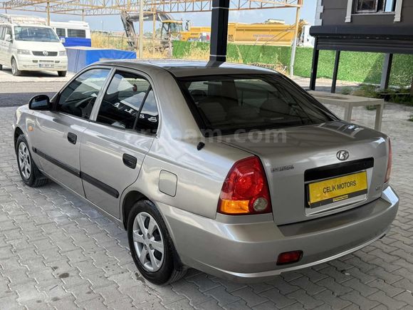 ÇELİK"DEN 2004 MODEL HYUNDAİ ACCENT KLİMA - HİDROLİK - 4 CAM OTO