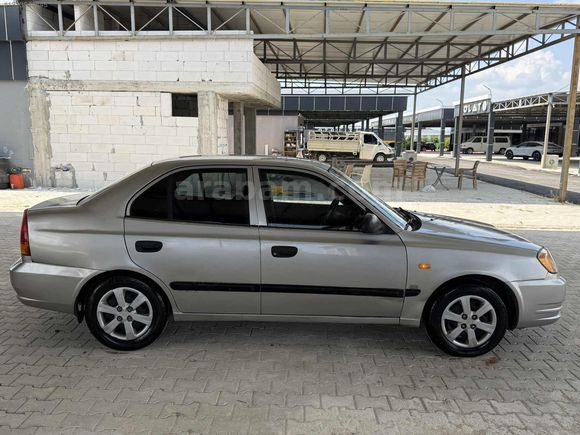 ÇELİK"DEN 2004 MODEL HYUNDAİ ACCENT KLİMA - HİDROLİK - 4 CAM OTO