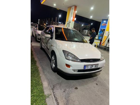 Sahibinden Ford Focus 1.6 Ghia 2000 Model