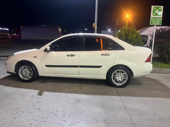 Sahibinden Ford Focus 1.6 Ghia 2000 Model