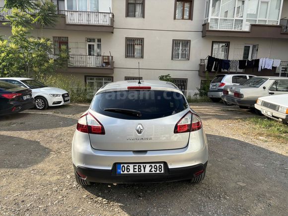 2015 MEGANE 3 TOUCH PLUS 92 BİN KM MEMURDAN MASRAFSIZ HATASIZ
