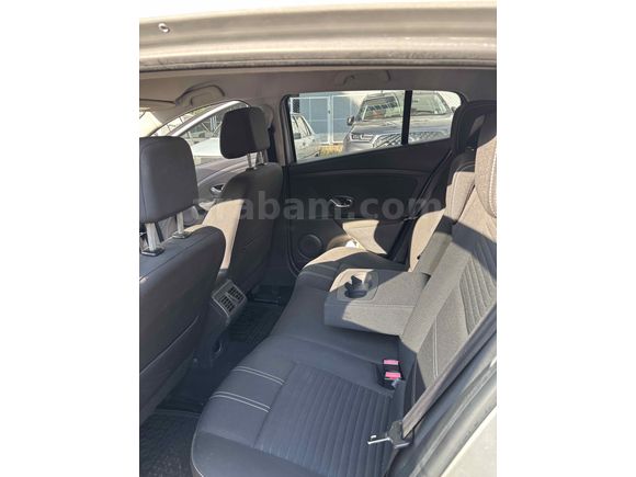 2015 MEGANE 3 TOUCH PLUS 92 BİN KM MEMURDAN MASRAFSIZ HATASIZ