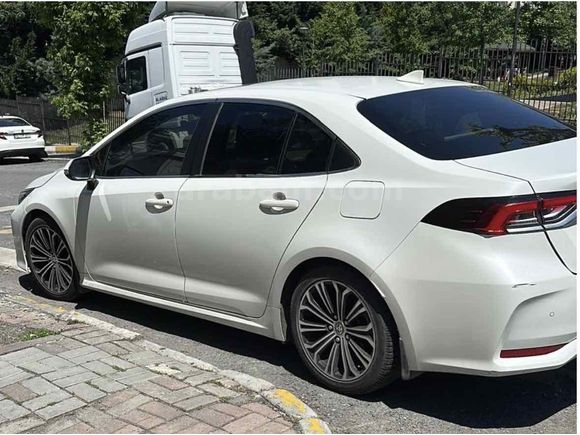 Sahibinden Toyota Corolla 1.6 Flame X Pack 2020 Model İstanbul 89.000 km Beyaz