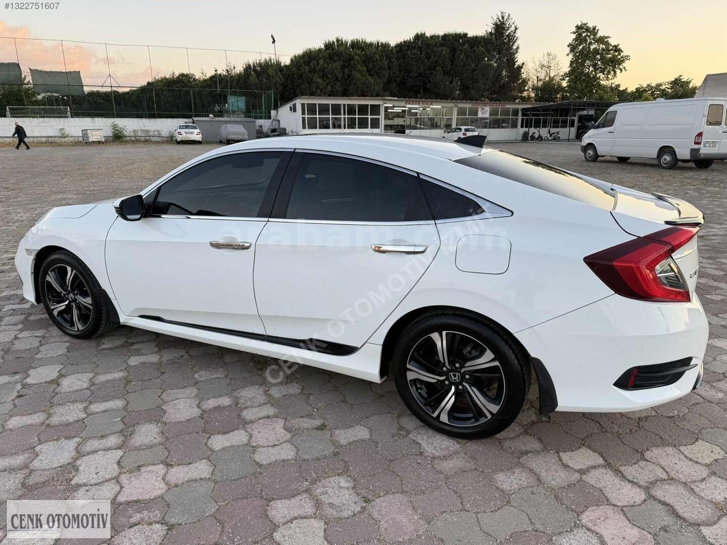 Galeriden Honda Civic 1.6i VTEC Eco Executive 2020 Model Kocaeli 95.000 km Beyaz 7