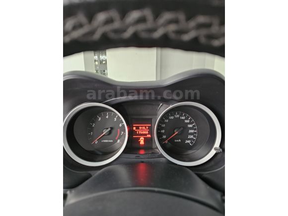 Mitsubishi Lancer 1.6 Invite 2011 Full